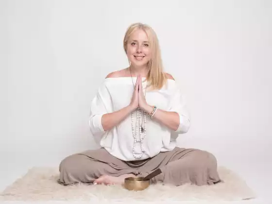 Kim Chestney,
Health & Wellness, Spirituality
Expert at Soulful Summit 2023: Isang Paglalakbay sa Loob, Magsimula!